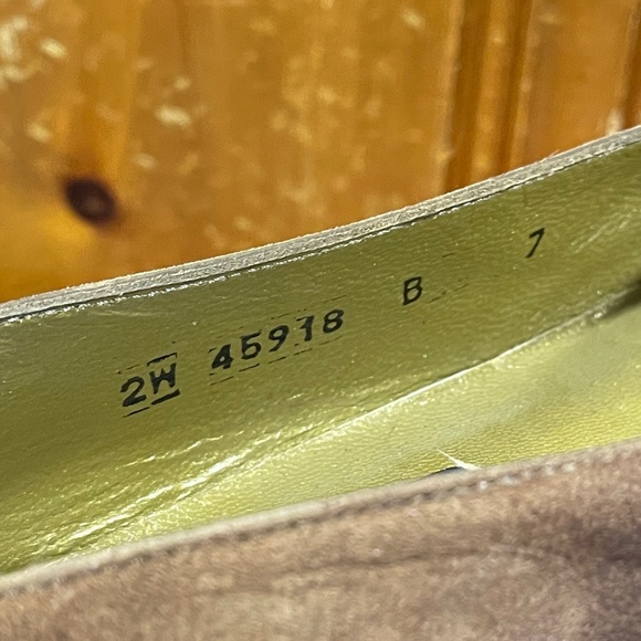 Stuart Weitzman Vintage Suede Pumps Kitten Heels Brown and Black size 7 - Picture 6 of 10